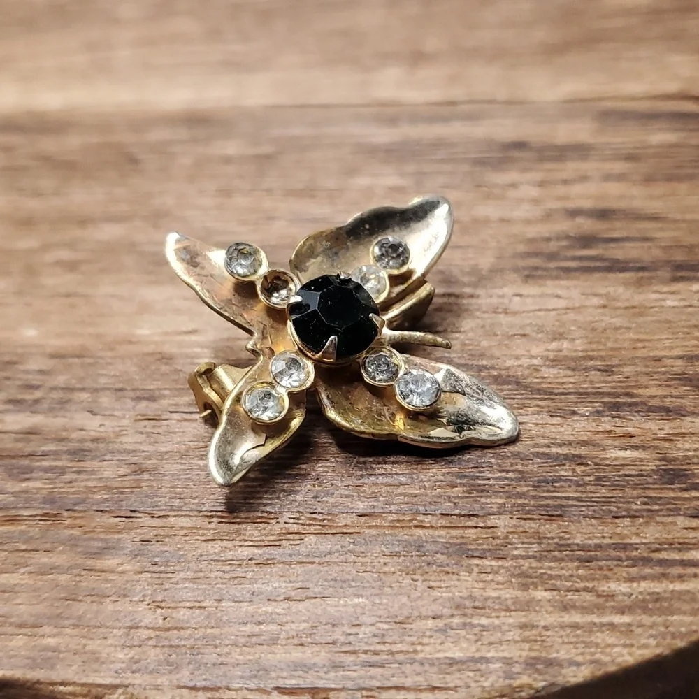 B827 vintage butterfly brooch pin missing a few‎ stones easy fix!